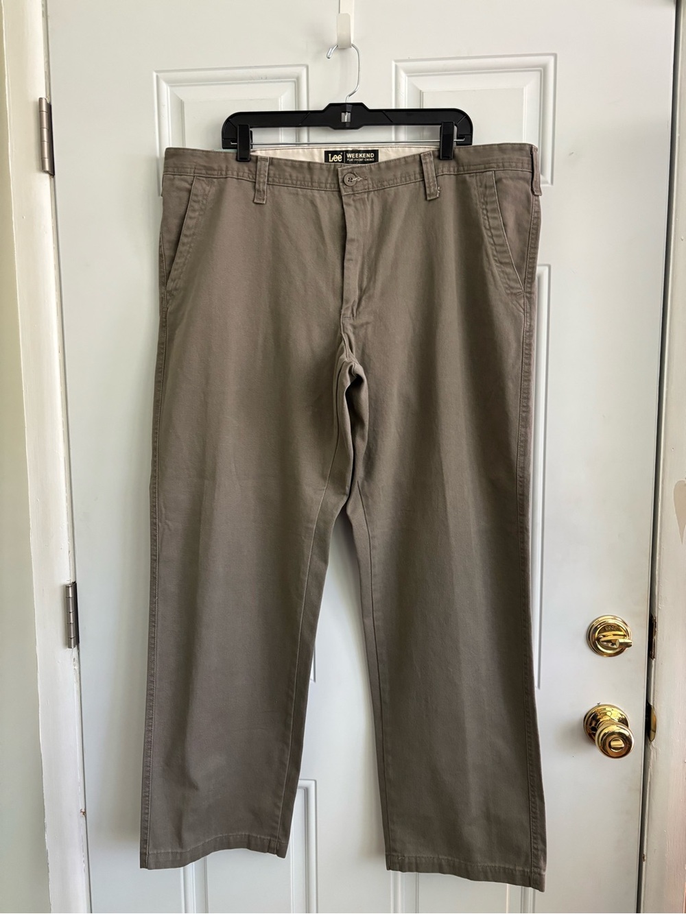 NWT Men’s Khaki Lee Weekend Chino Flat-Front Pants , Size 42x32
